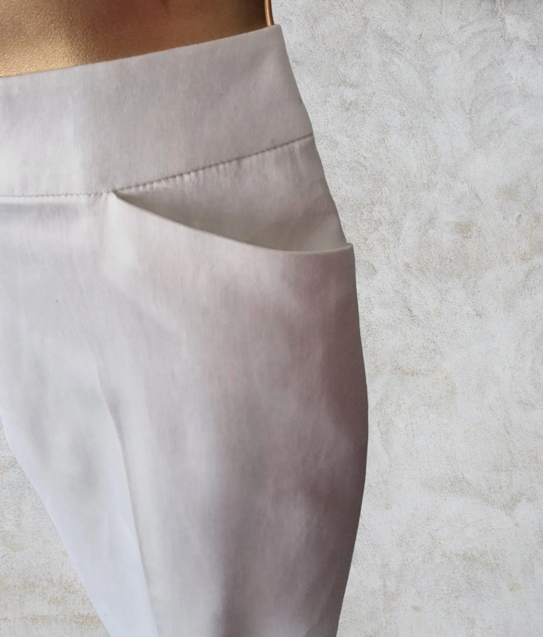 Pomodoro White  Cotton Cropped Stretch Trousers UK 18  US 14 EU 46 IT 50