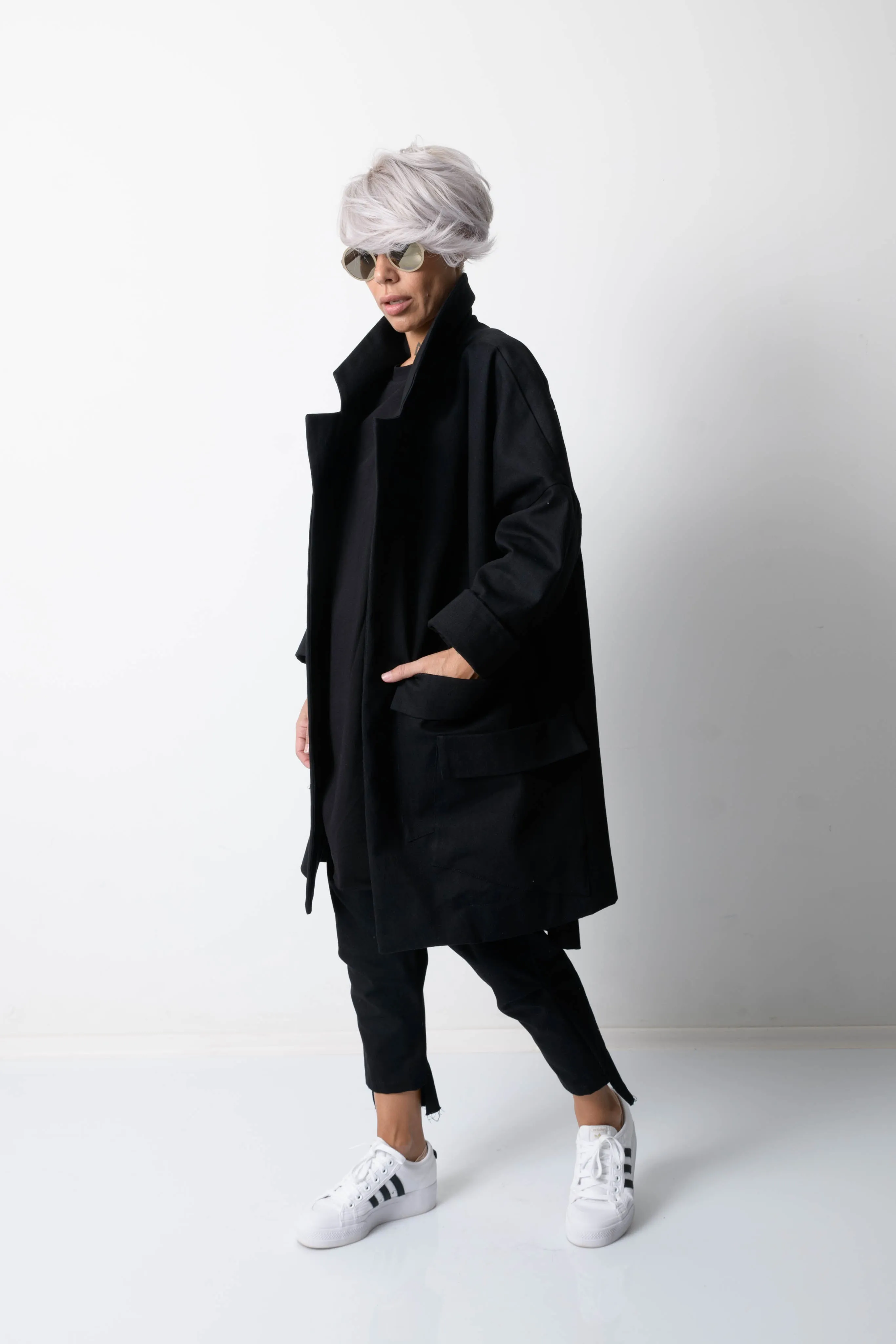 Woman Denim Coat with Lapel Collar and Big Pockets
