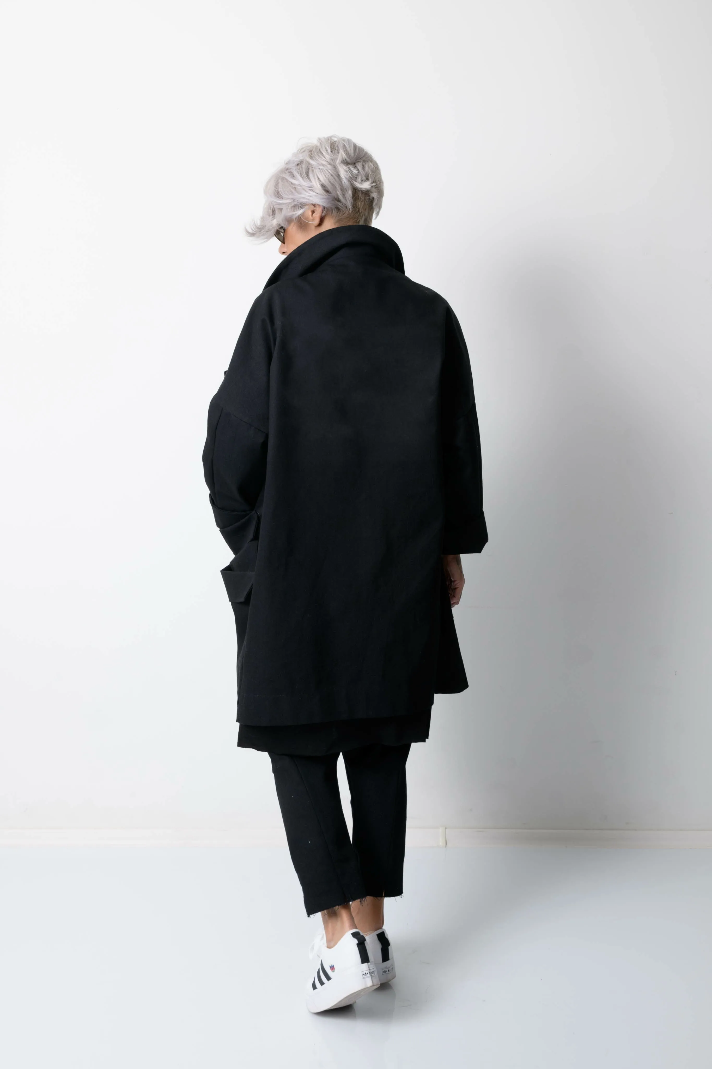 Woman Denim Coat with Lapel Collar and Big Pockets