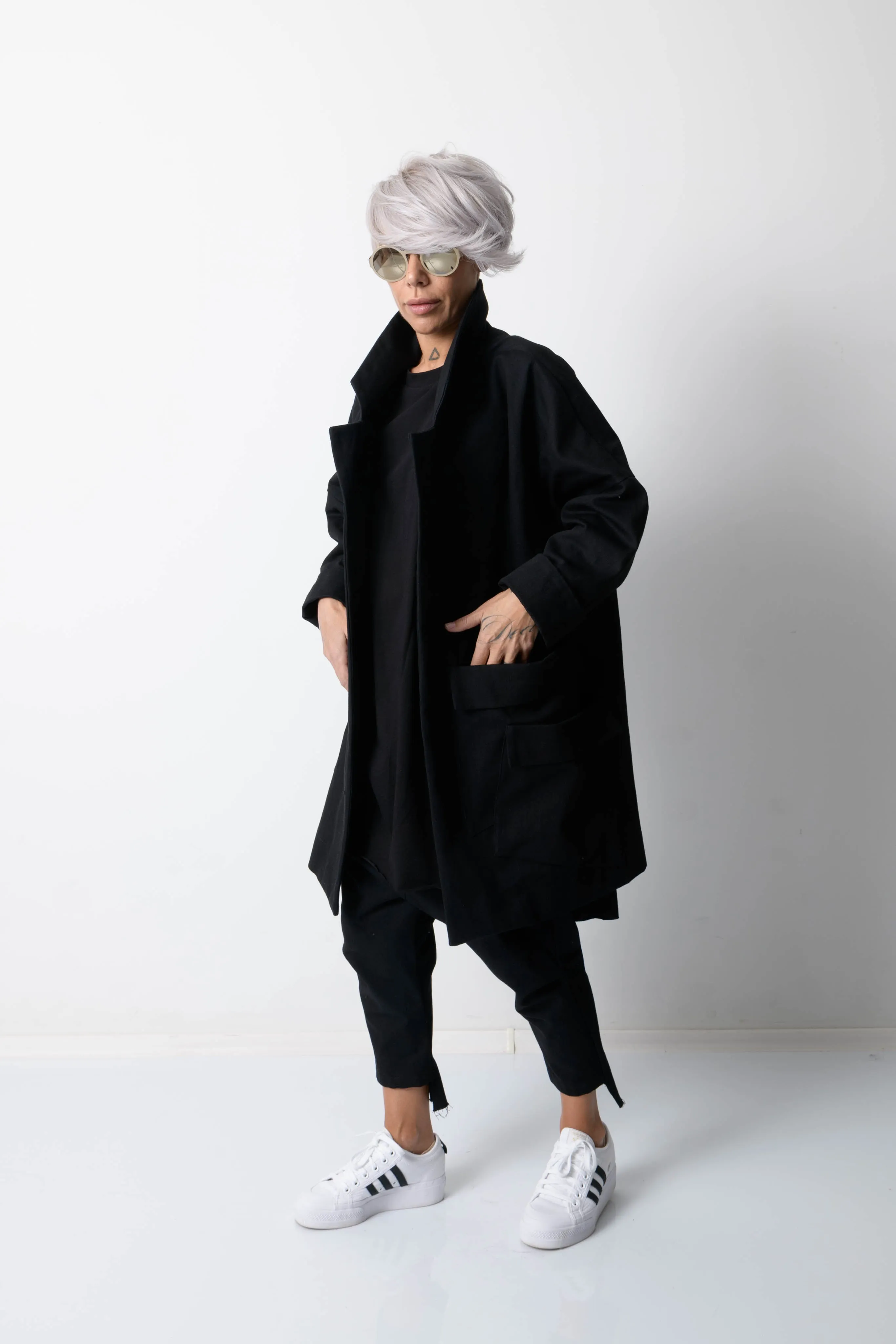 Woman Denim Coat with Lapel Collar and Big Pockets