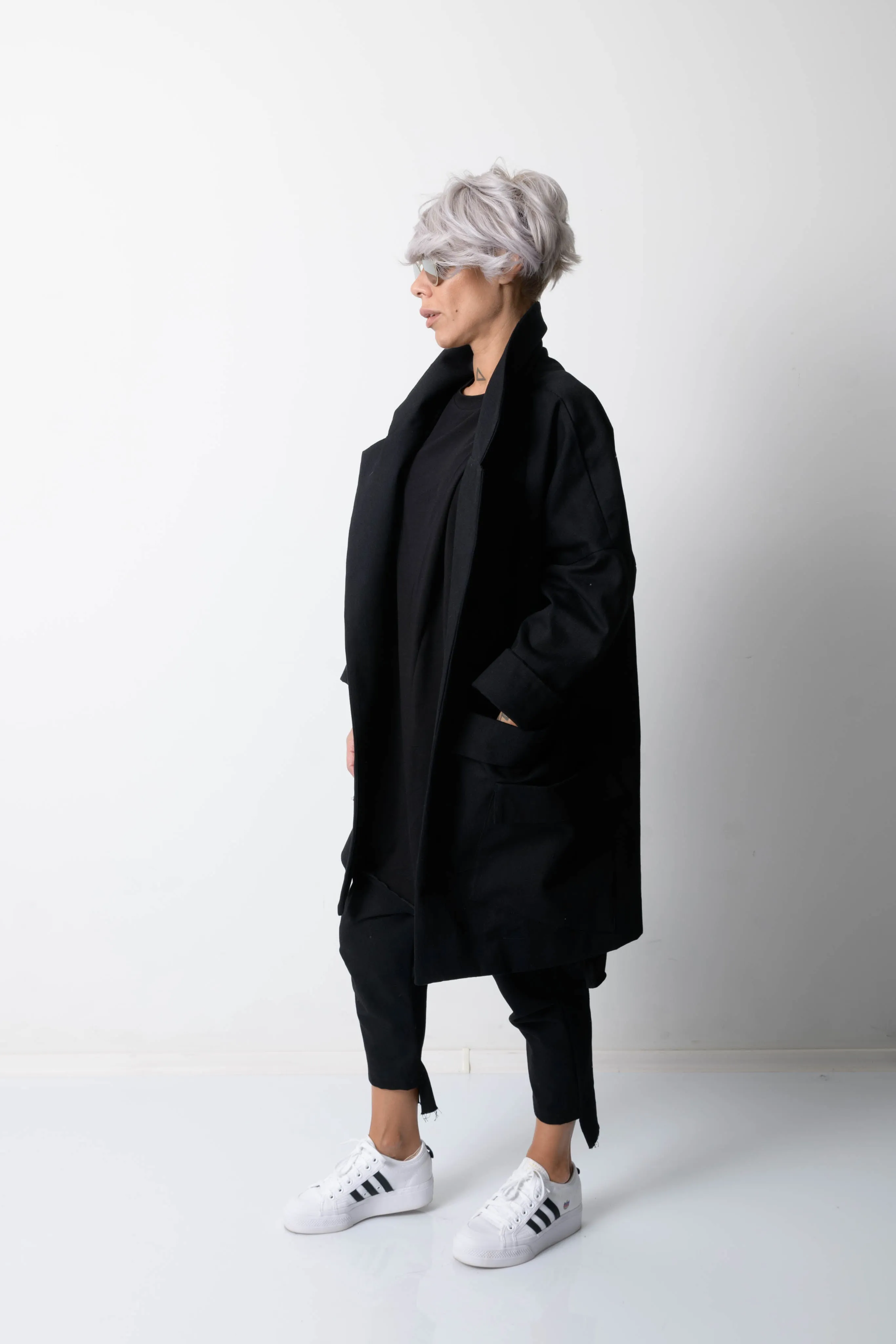 Woman Denim Coat with Lapel Collar and Big Pockets