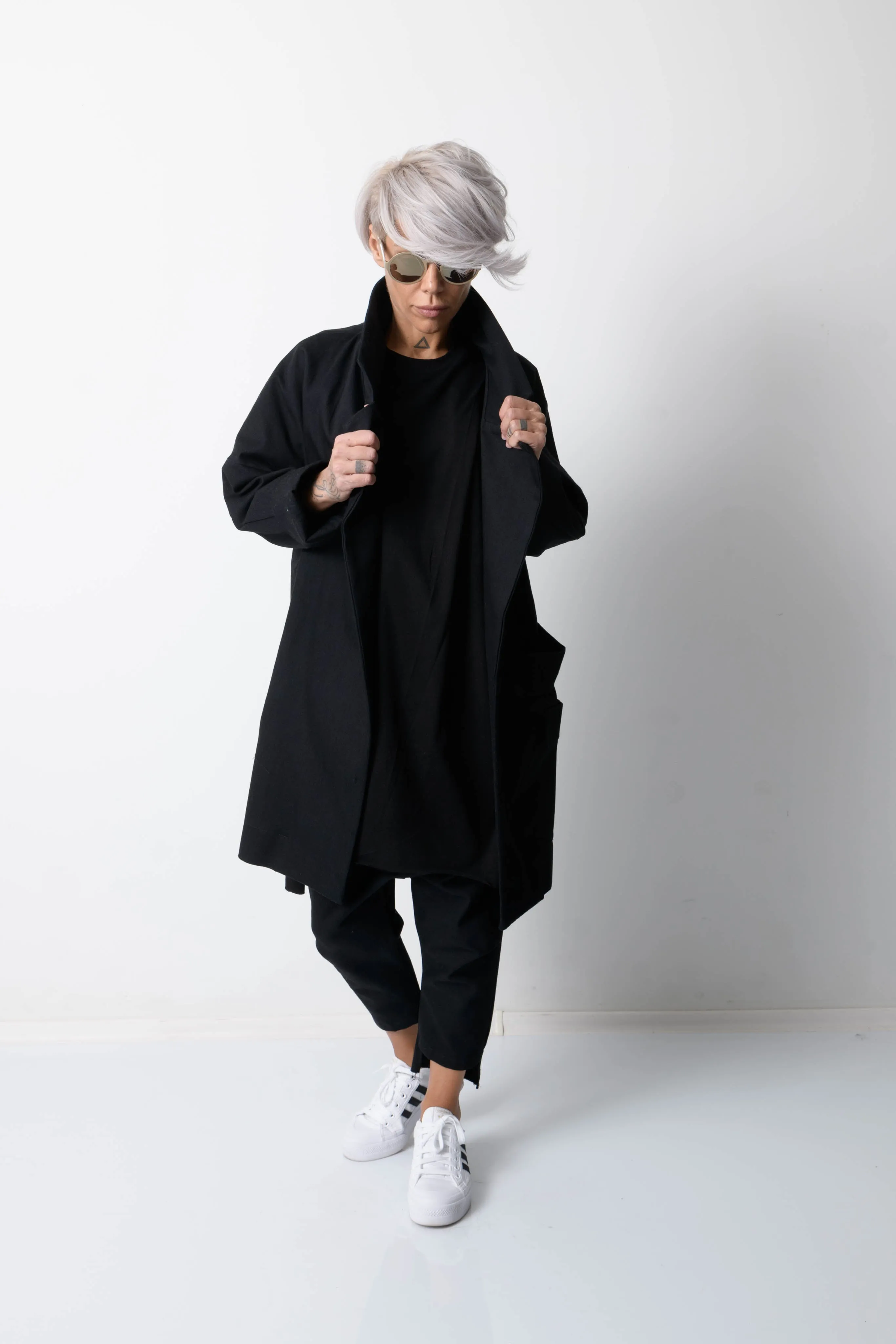 Woman Denim Coat with Lapel Collar and Big Pockets